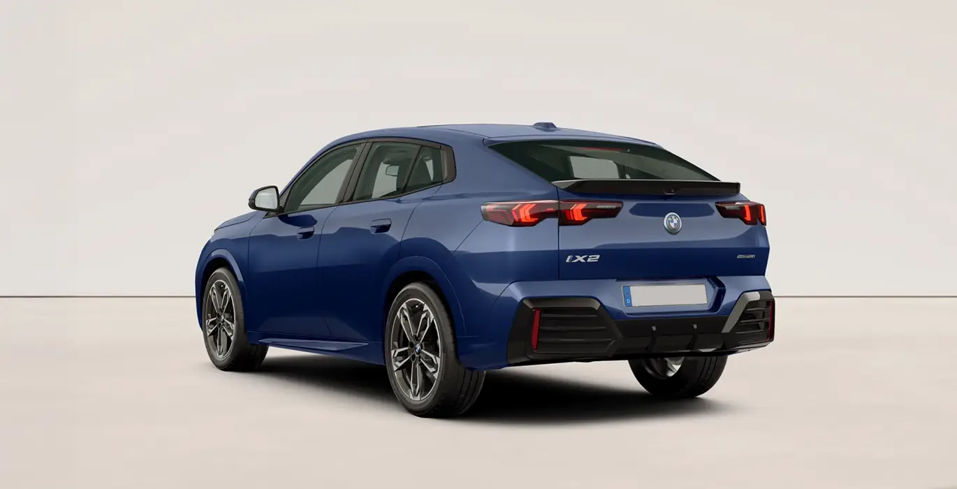 BMW ix2 eDrive20 azul trasera | Avanti Renting