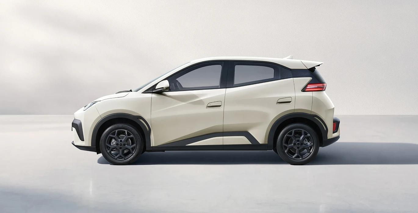 BYD Dolphin Surf Boost lateral | Avanti Renting