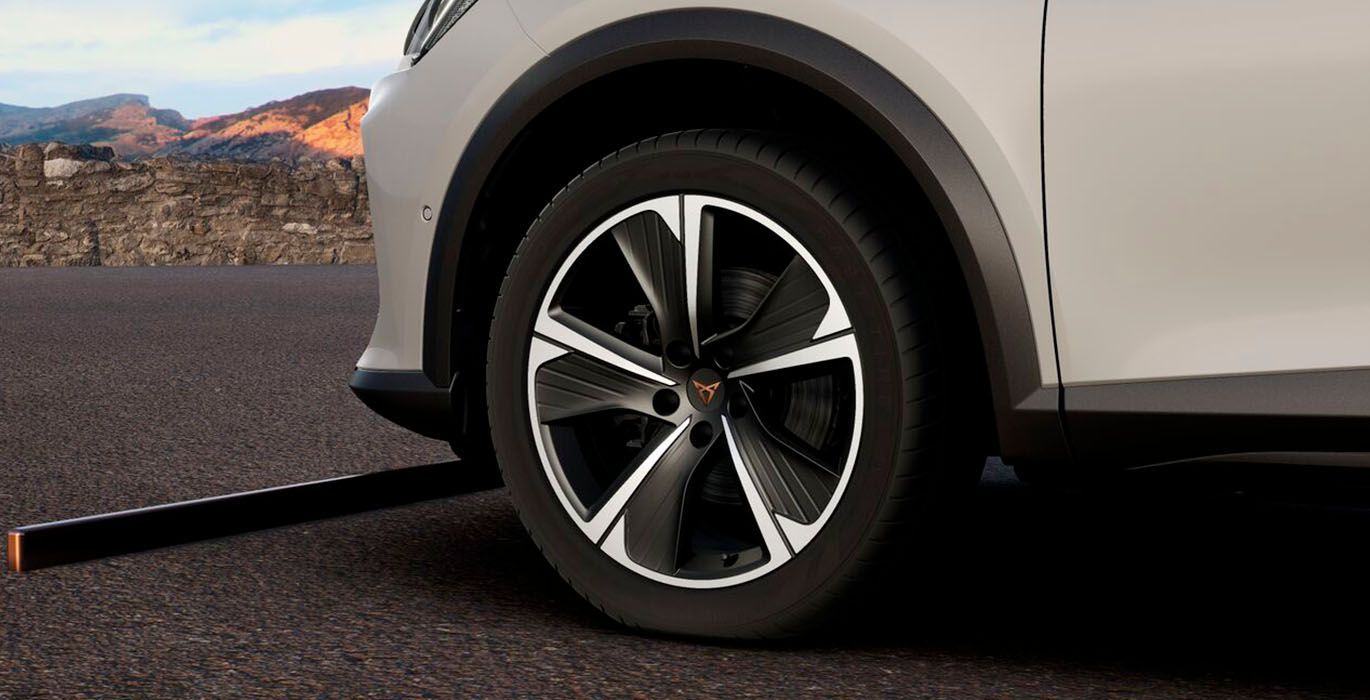 CUPRA FORMENTOR 1.5 Tech Edition 150CV 6VL exterior detalle | Avanti Renting