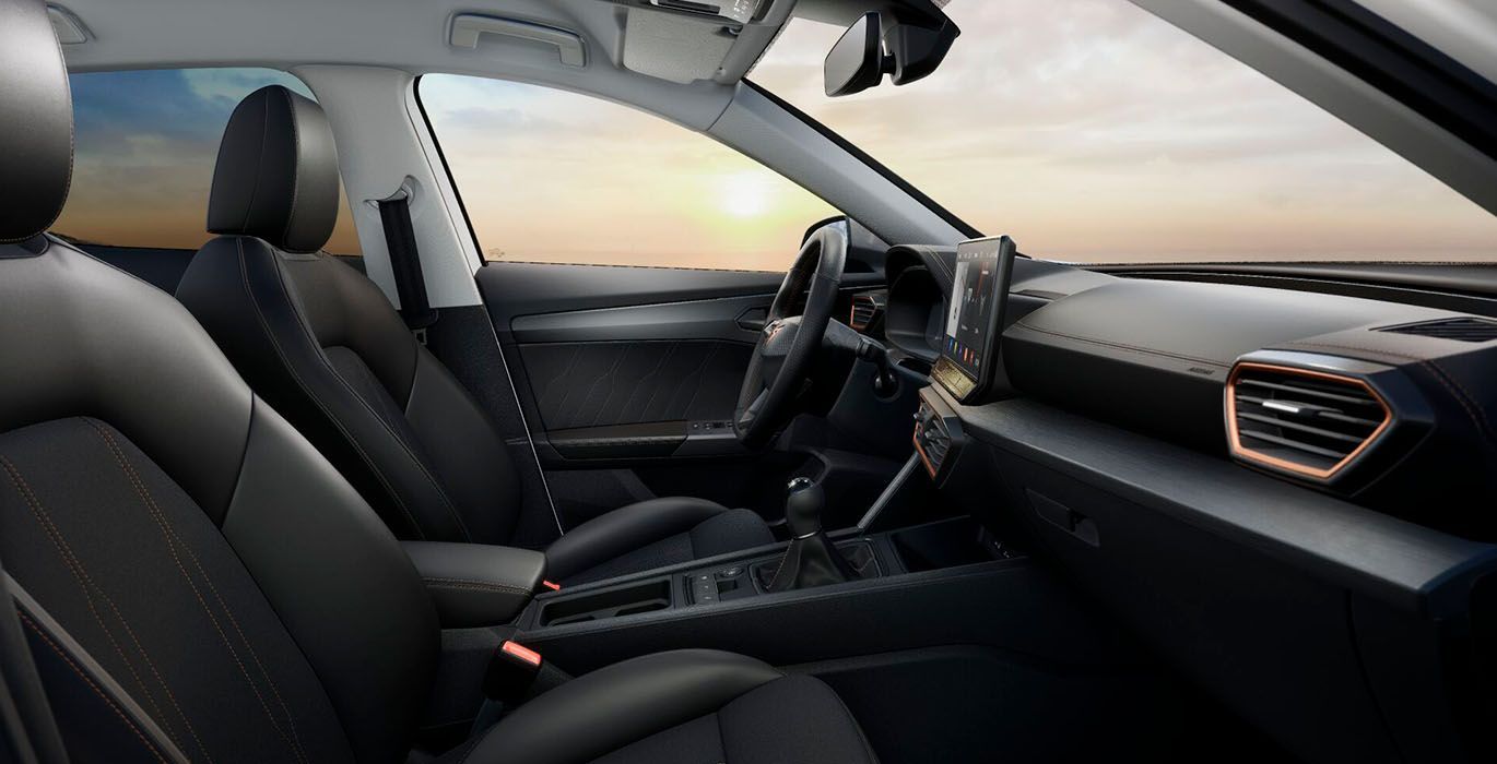 CUPRA FORMENTOR 1.5 Tech Edition 150CV 6VL interior perfil | Avanti Renting