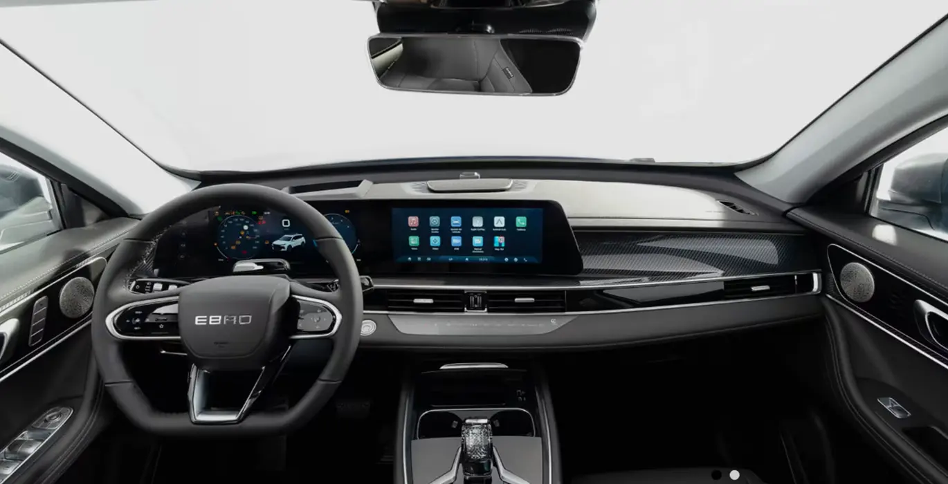 EBRO S700 1.6 TGDI Luxury 7 DCT interior delantera | Avanti Renting