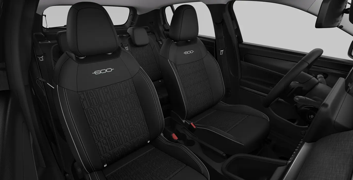 Fiat 600 MHEV 1.2 100cv DDCT 5 Fiat 600 MHEV 1.2 100cv DDCT interior trasera | Avanti Renting