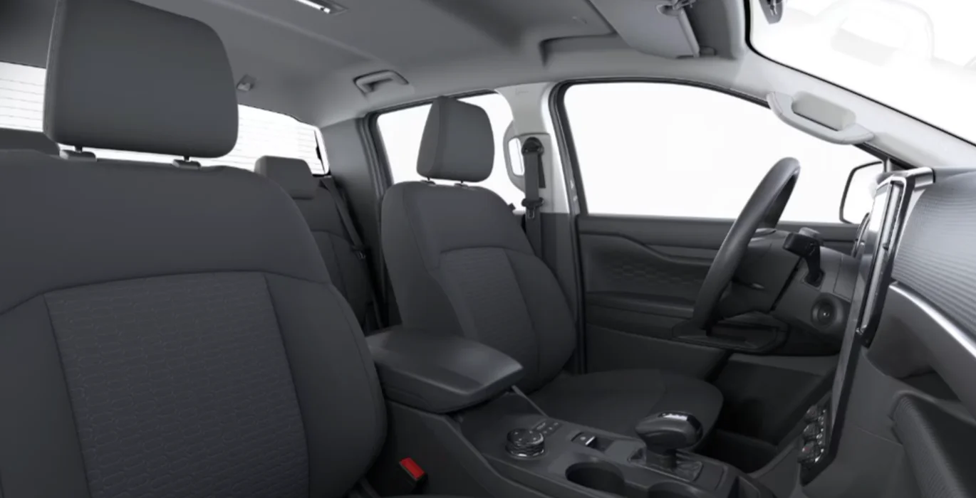 Ford Ranger 3.0 Ecoblue V6 E awd Doble Cabina XLT Automatico interior trasera | Avanti Renting