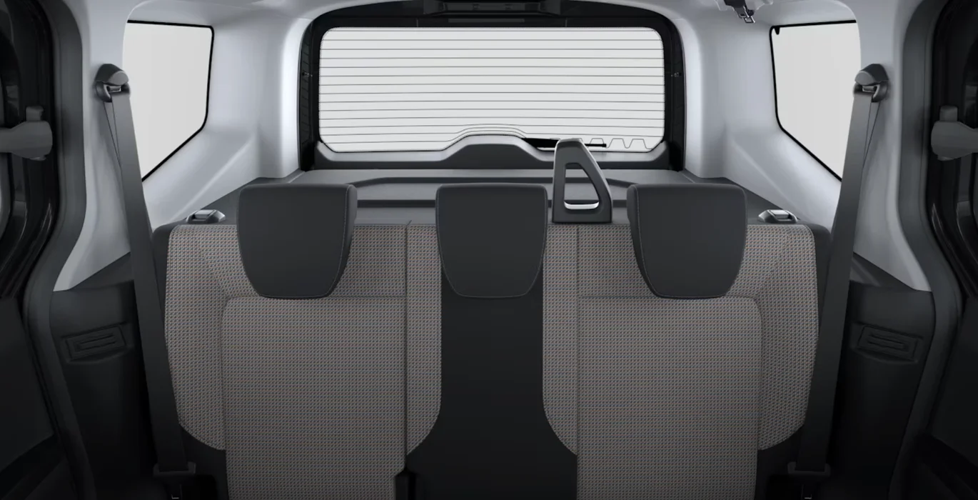 Ford Tourneo Courier Kombi Ecoboost 1.0 125CV interior trasera | Avanti Renting