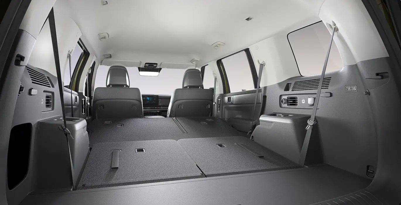 Hyundai Santa Fe 1.6 T GDI Maxx PHEV 252CV 4x4 6AT interior trasera II | Avanti Renting
