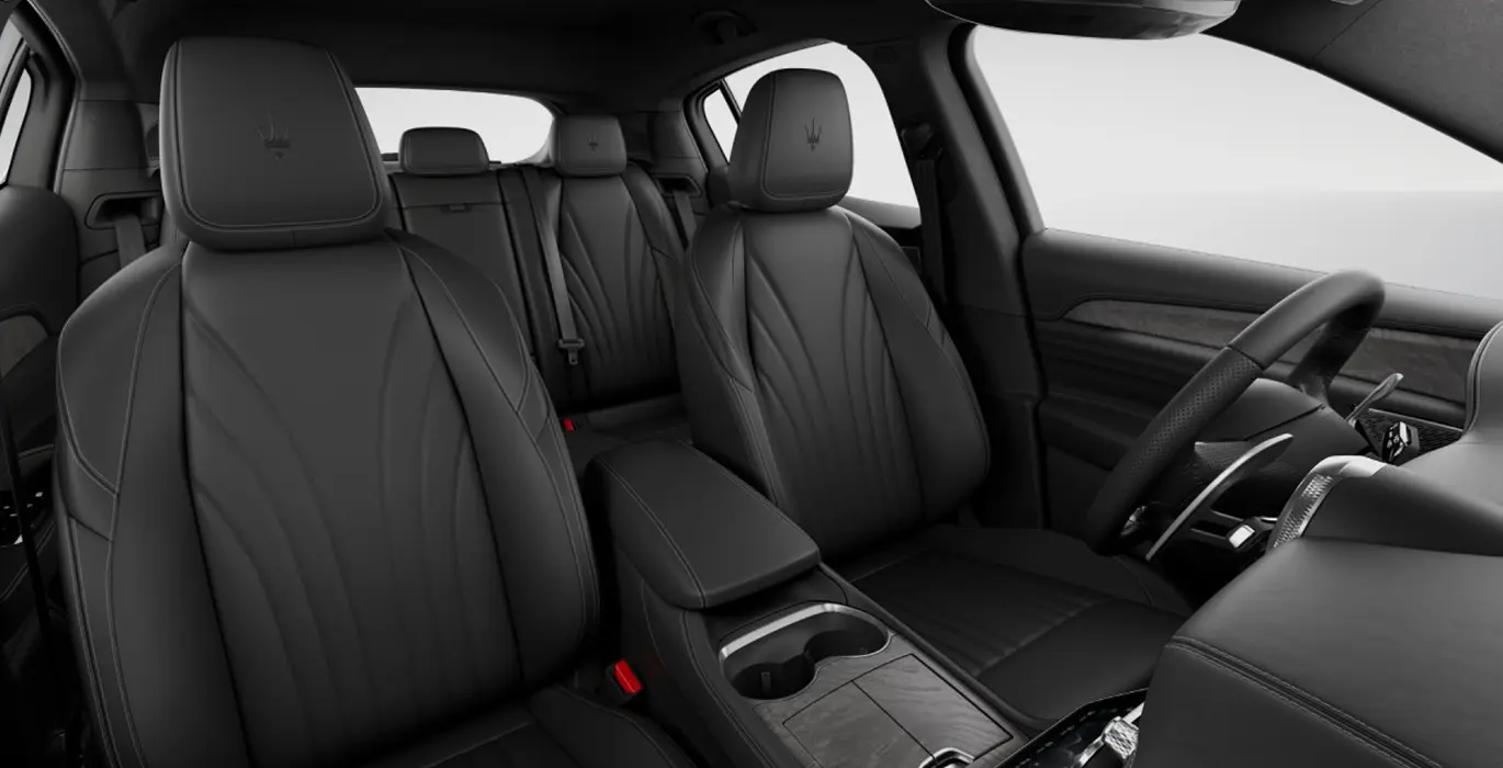 MASERATI Grecale 300 QS 2 MASERATI Grecale 300 QS interior delantera II | Avanti Renting
