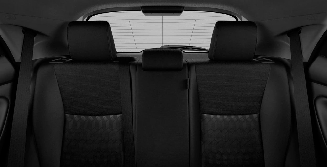 Mazda 2 1.5 116CV CVT Centre-Line II 5 MAZDA 2 Hybrid Essence interior trasera | Avanti Renting