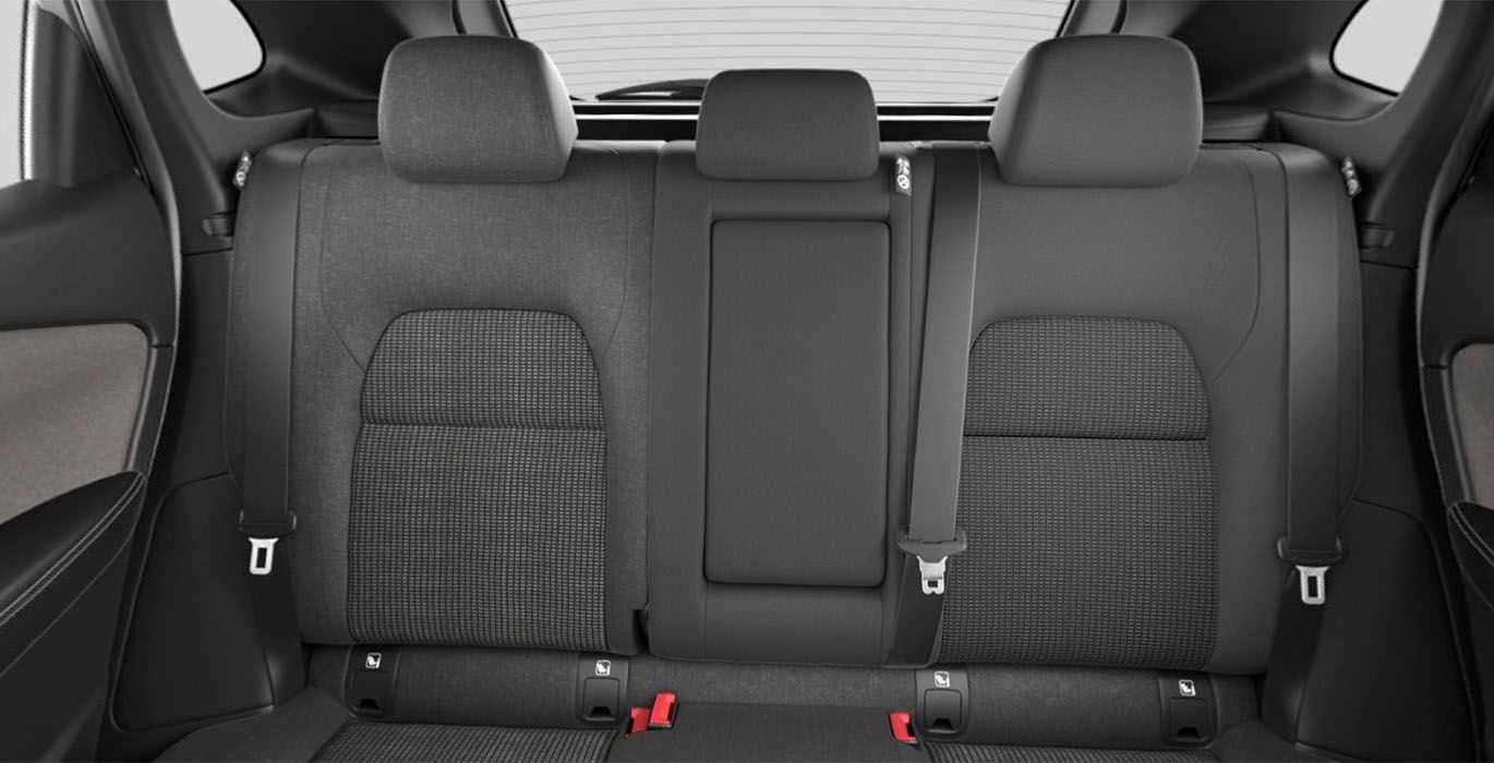 NISSAN Qashqai Acenta DIG T MHEV 4x2 interior trasera | Avanti Renting