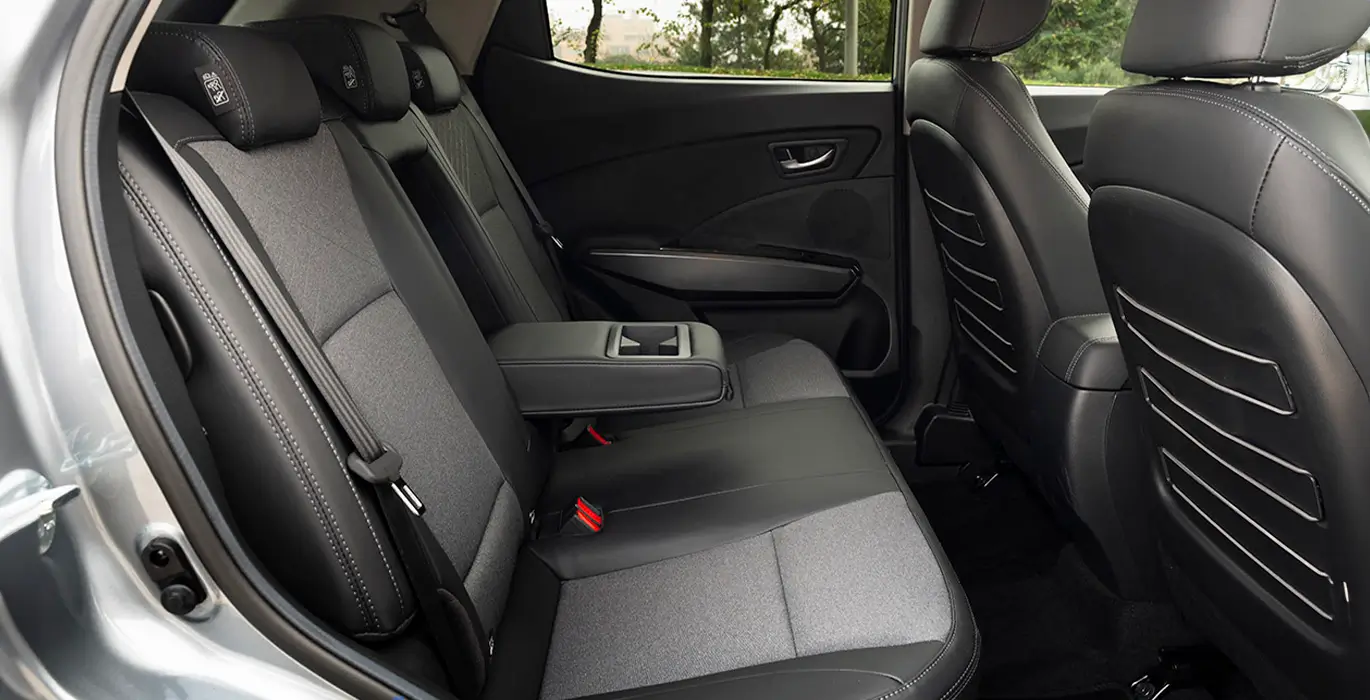 SSANGYONG Tivoli G15 Urban Plus 4x2 interior trasera | Avanti Renting