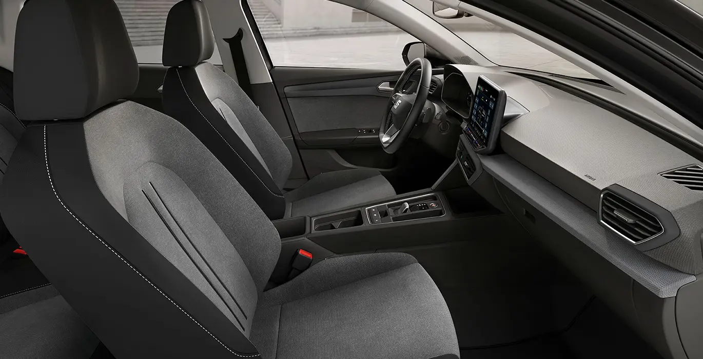 Seat León 1.5 eTSI (115CV) DSG Style XL 4 Seat Leon 1.5 eTSI 115CV DSG Style XL sin fondo principal interior delantera II | Avanti Renting