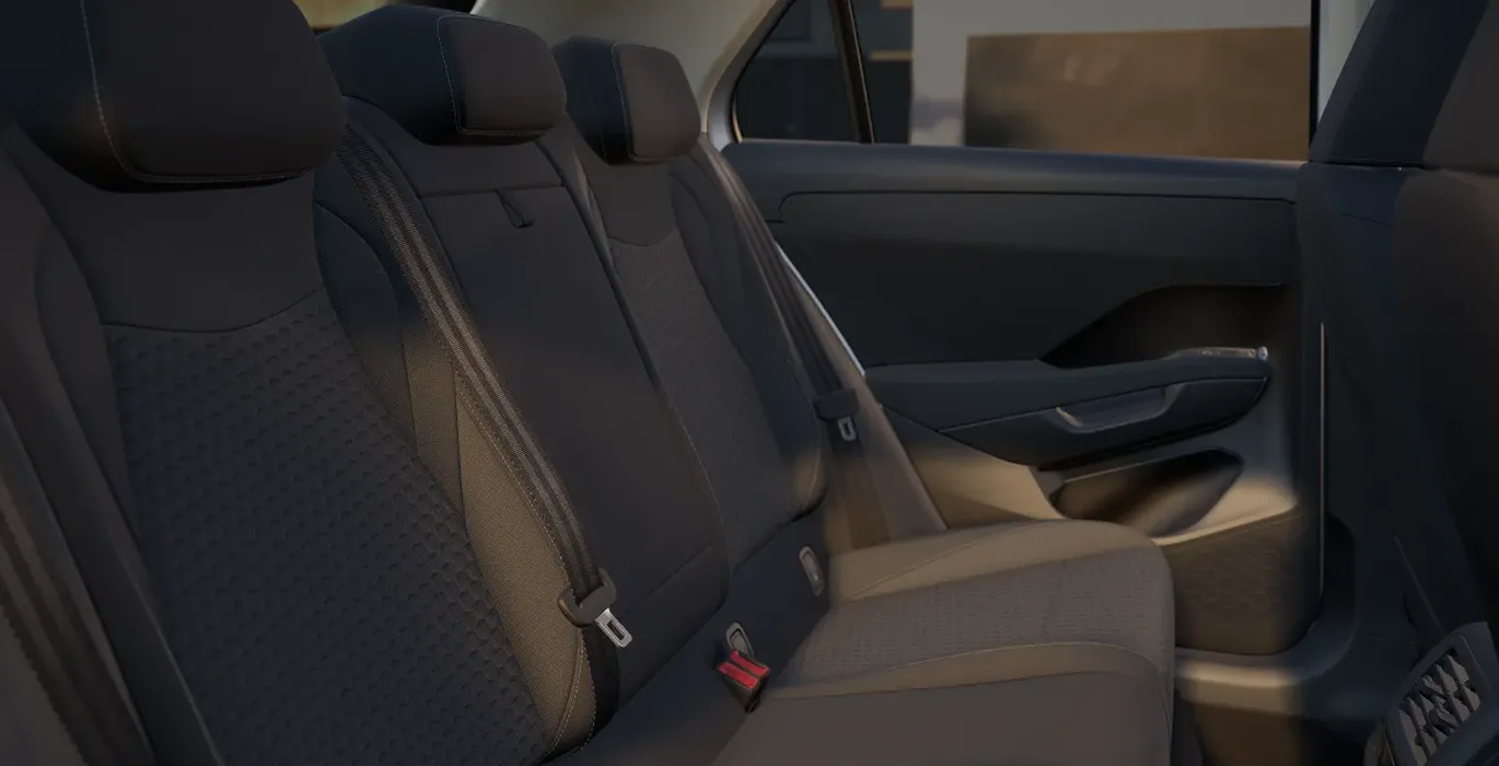 Volkswagen T ROC Mas 1.5 eTSI 85kW 116CV DSG interior trasera | Avanti Renting