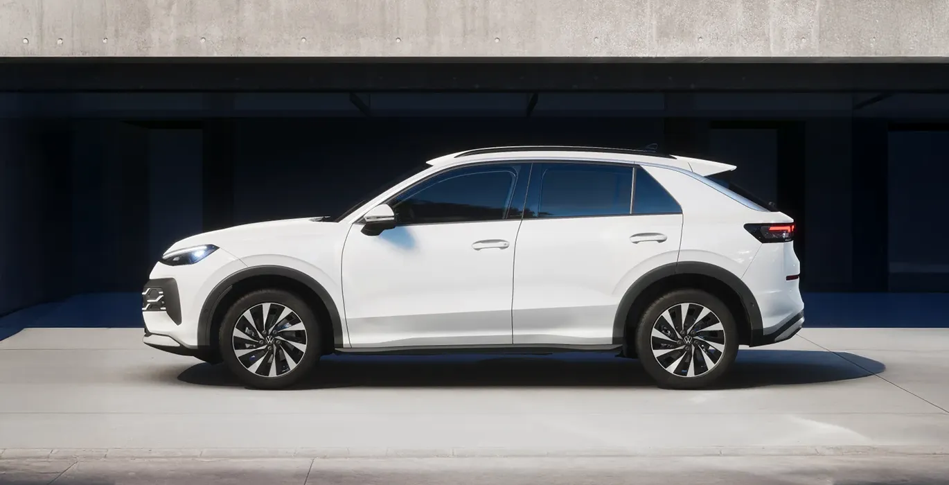 Volkswagen T ROC Mas 1.5 eTSI 85kW 116CV DSG lateral | Avanti Renting