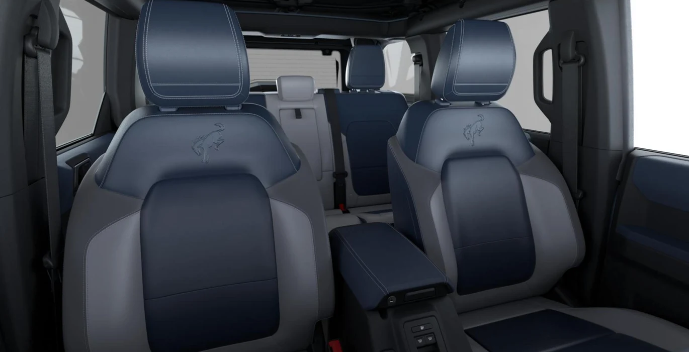Ford Bronco Outer Banks 2.7 EcoBoost 335cv Automatico 4x4 interior trasera | Avanti Renting