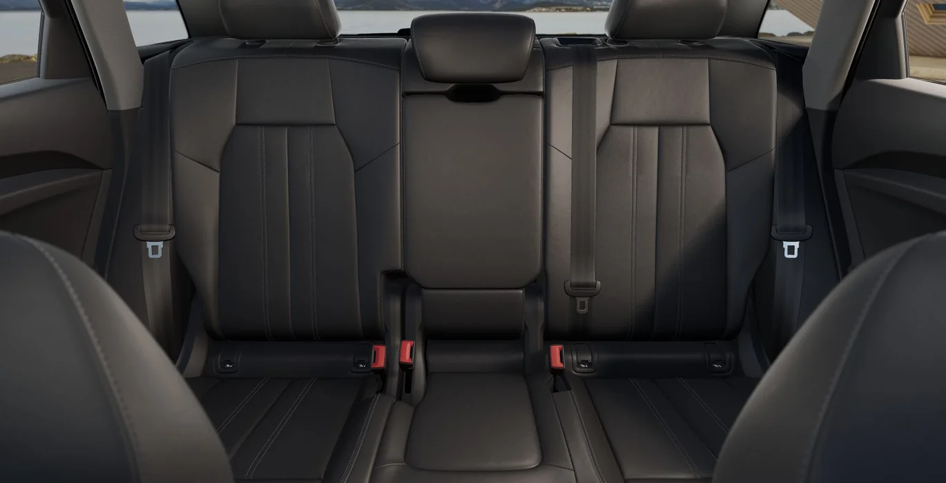 AUDI Q5 Advanced e-hybrid quattro 220kW S tronic 5 AUDI Q5 Advanced e hybrid quattro 220kW S tronic interior trasera | Avanti Renting