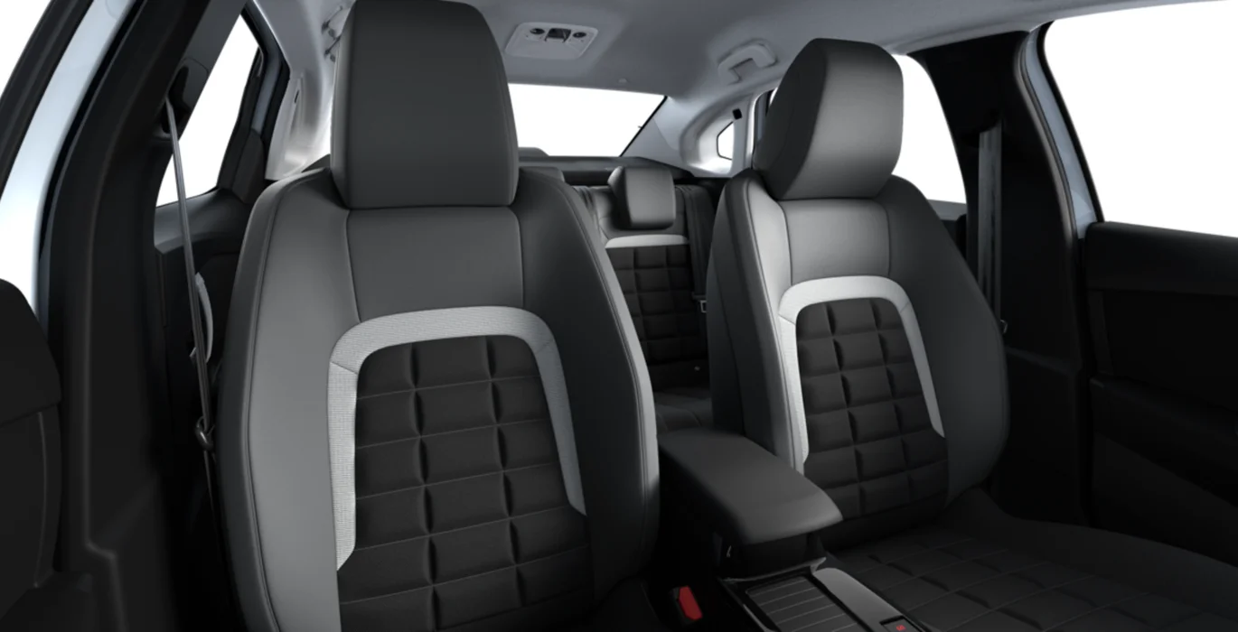 CITROEN C4 X Hybrid 145 Business Edition interior trasera | Avanti Renting