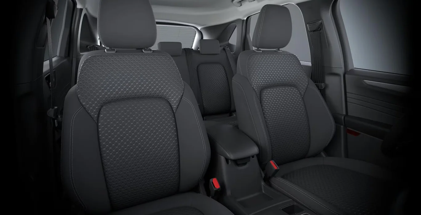 FORD Kuga MCA Titanium 2.5 Duratec PHEV 243CV interior trasera | Avanti Renting