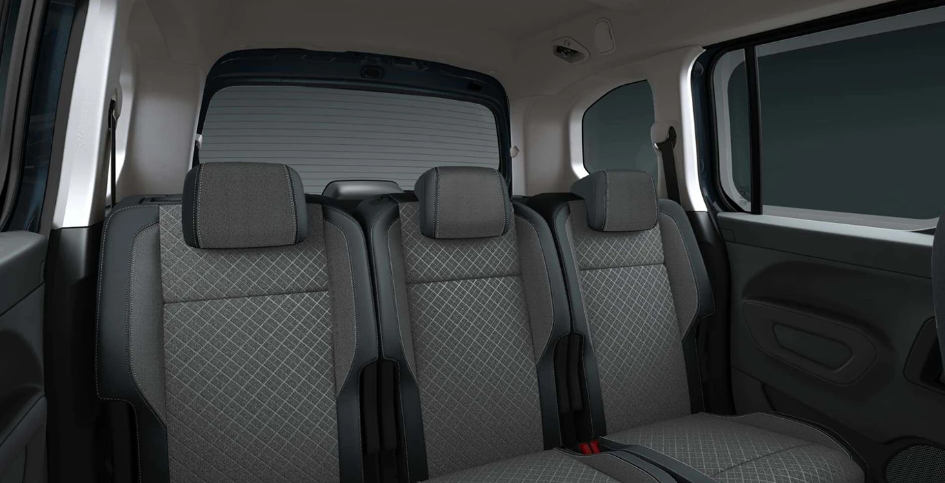 OPEL COMBO ULTIMATE 1.5 TD 130CV S/S AT8 (AUTOMÁTICO) 5 OPEL COMBO ULTIMATE 1.5 TD 130CV SS AT8 AUTOMATICO interior trasera | Avanti Renting